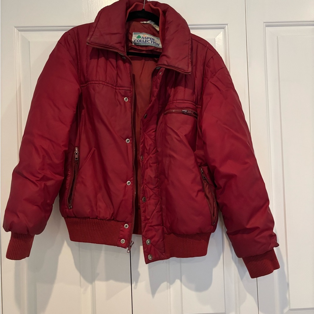 Vintage Red Puffer Jacket ⛷️♥️